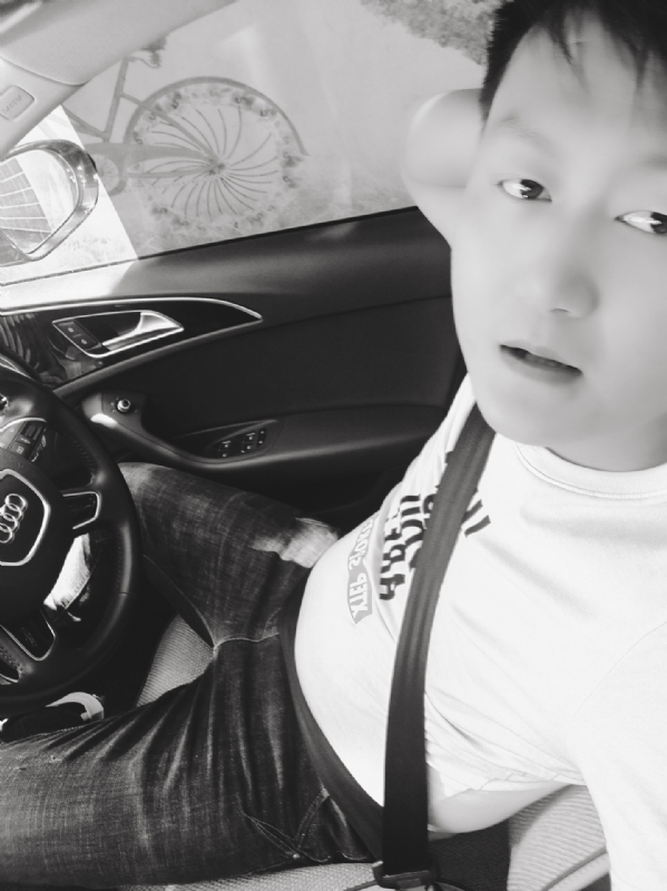 意中人的第一张照片--澳门蓝颜知己交友网