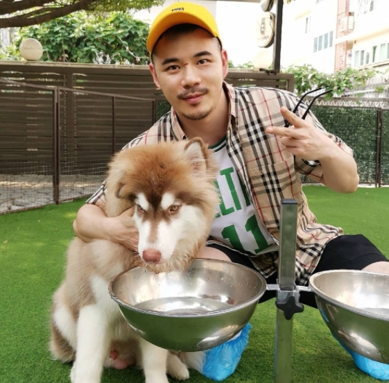 坚持的第一张照片--澳门蓝颜知己交友网