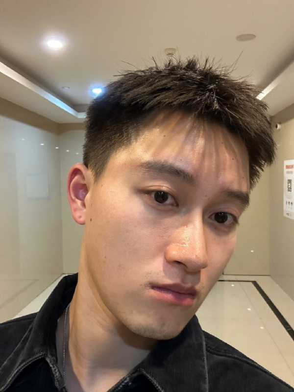 月光之下的第一张照片--澳门蓝颜知己交友网