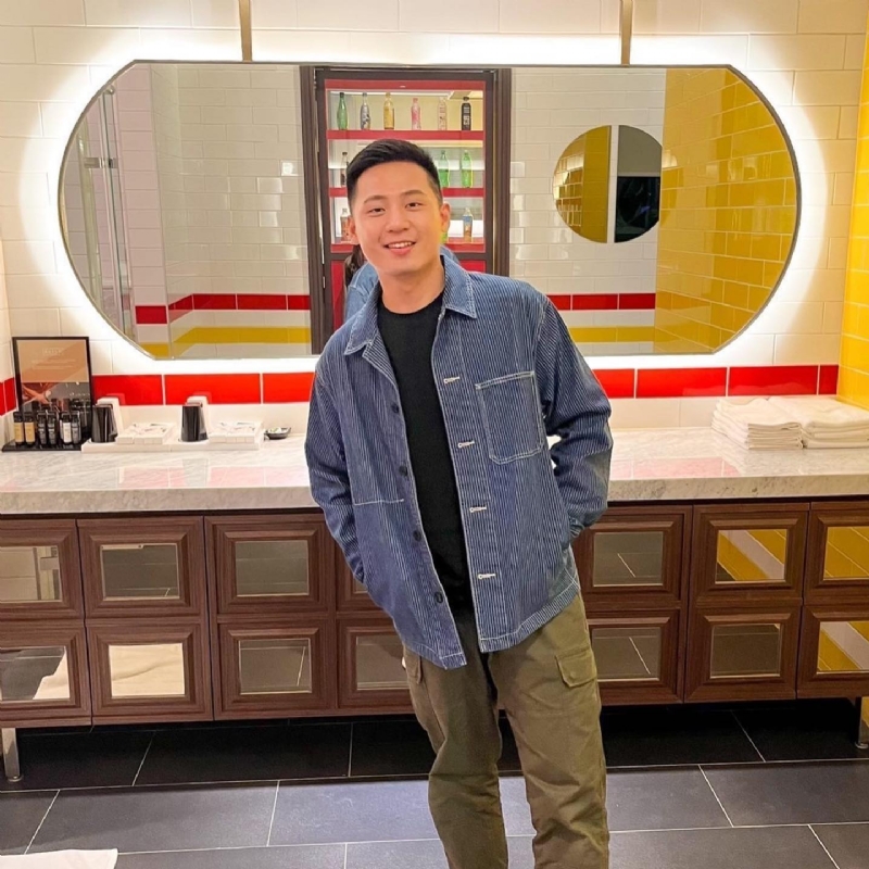 孤獨的男人的第二张照片--澳门蓝颜知己交友网