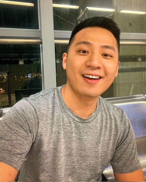 孤獨的男人的第三张照片--澳门蓝颜知己交友网